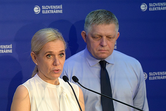Jadrová energetická spoločnosť Slovenska vyvíja nátlak na Denisu Sakovú
