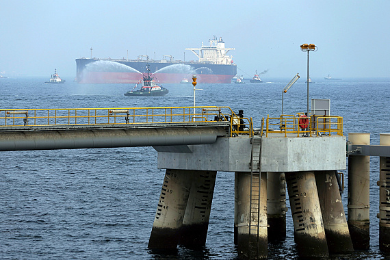 Irán zastavil tri ropné tankery pri prechode Hormuzským prielivom