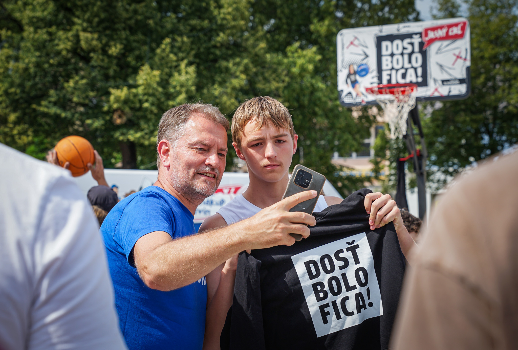 Mikina, lopta, selfíčko a potom len Fico, Fico, Fico. Nie je to málo?