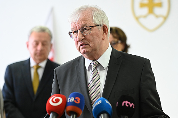 Mazák tvrdí, že treba založiť druhú Slovenskú republiku. Ústavu nestačí prekopať, potrebujeme vraj novú