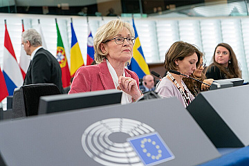 Nútené konverzie a sobáše si vyžadujú špeciálnu pozornosť, tvrdia europoslanci