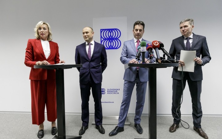Banky odmietajú zdvojnásobenie odvodu, avizovali podanie na ÚS SR