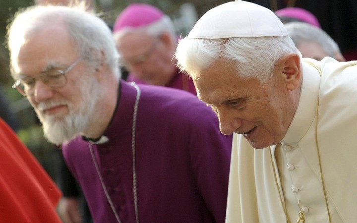 Pred 10 rokmi Benedikt XVI. rozšíril možnosti prestupu anglikánov ku katolíkom
