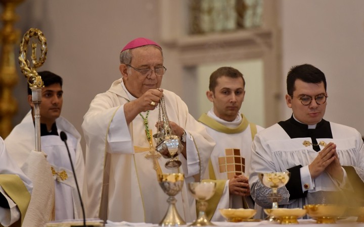 Trnavský arcibiskup podporil knihu, ktorej autor označuje pápeža za heretika