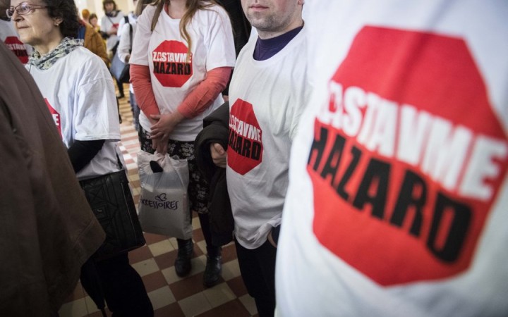 Aktivisti začínajú opäť zbierať podpisy za zákaz hazardu v Bratislave