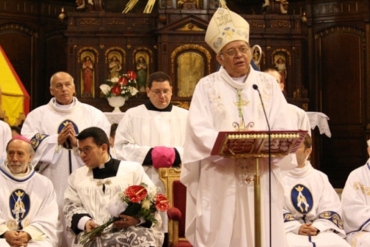 Nedovoľme znevažovať odvážnych biskupov a kňazov