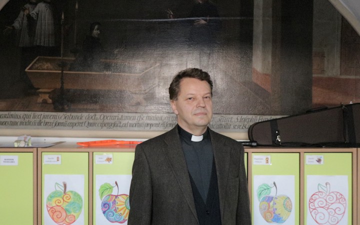 Naším zmyslom nemôžu byť len preteky vo výsledkoch so štátnymi školami