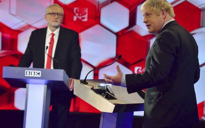 Johnson a Corbyn sa stretli v poslednej televíznej debate pred voľbami