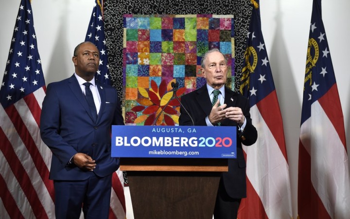 Bloomberg odmietol tvrdenia, že si chce kúpiť Biely dom
