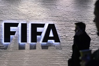 FIFA chce od Platiniho naspäť dva milióny, nevylučuje žalobu