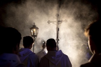 Násilníkov, ktorí vo Zvolene napadli dominikánov, obvinili z výtržníctva