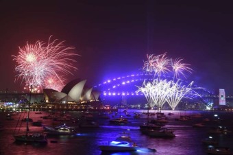 Sydney: Ohňostroj predviedli aj napriek pretrvávajúcim požiarom v okolí