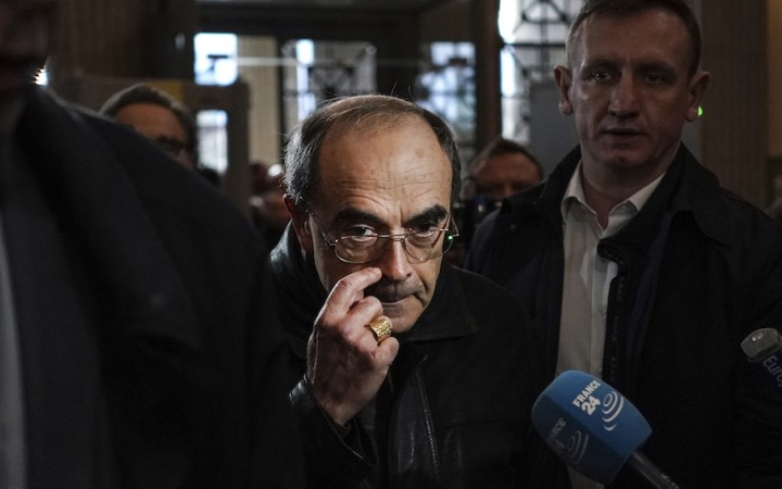 Francúzsky súd zbavil kardinála viny z krytia sexuálneho zneužívania detí 