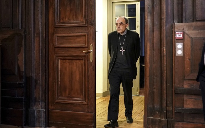 Nikdy som nikoho nekryl, ale mal som byť ráznejší, vyhlásil kardinál Barbarin
