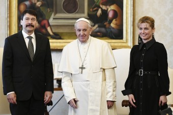 Pápež prijal maďarského prezidenta, dostal pozvanie do Maďarska