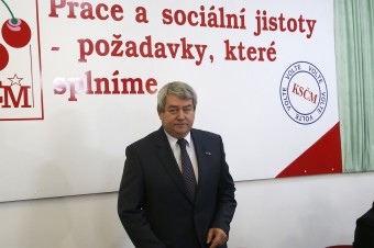 Podpredsedu českej snemovne previezli do nemocnice