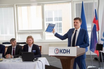 Chce KDH comeback? Musí ísť aspoň v posledné dni tvrdo proti Smeru