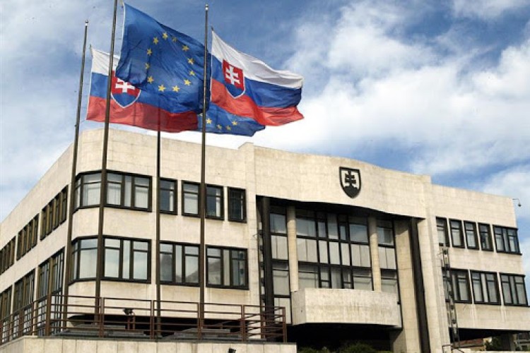 Dotazník pre predsedov politických strán pred voľbami do NR SR