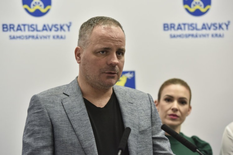 Slovensko opäť pritvrdzuje, chvála Drobovi