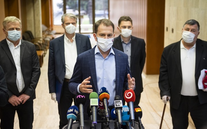 Koronavírus na Slovensku: Krízový štáb po polnoci prijal 40 opatrení