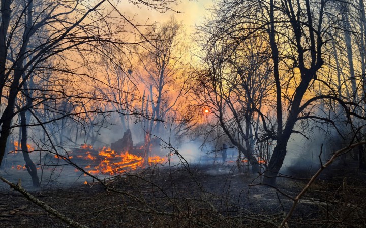 Požiar v černobyľskej zóne stále nie je pod kontrolou