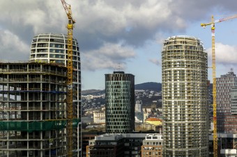 Nemali by sme príliš otáľať s otváraním ekonomiky