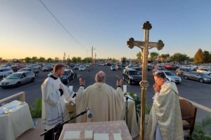 Prečo biskup Baldacchino obnovil verejné slávenie sv. omší