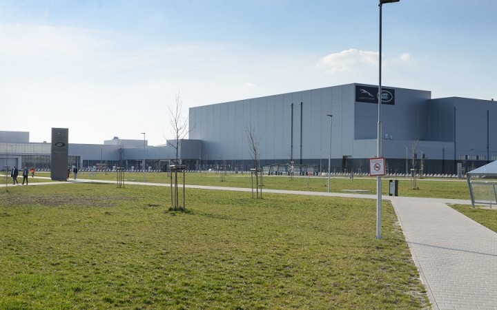Jaguar plánuje obnoviť výrobu v závode v Nitre v polovici mája