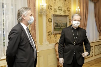 Cirkev nesmie mlčať, ani keď má rúško na tvári