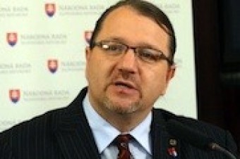 Škripek skritizoval podpredsedu Európskej komisie pre homomanželstvá