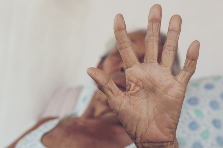 Slovenské tabu? Seniori sa cítia vinní, že sú izolovaní a ponižovaní