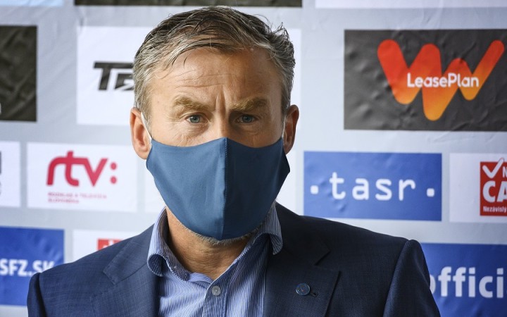 Reprezentačný tréner Hapal sa po karanténe vrátil z Česka na Slovensko