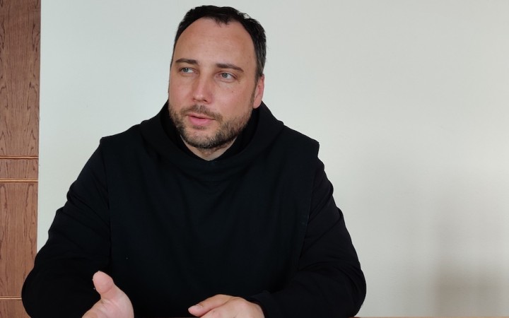 Náš kláštor zostal bez hostí, ale ľudia vonku zažili niečo z mníšskej stability