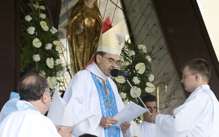 Francúzsky kardinál odmieta obvinenia, že kryl pedofilného kňaza