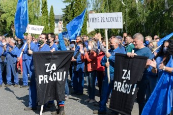 Zamestnanci SES Tlmače protestovali proti plánovanému prepúšťaniu