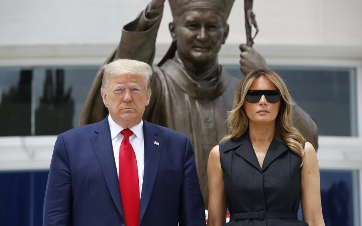 Trump začína strácať medzi bielymi katolíkmi. A čelí kritike pápeža
