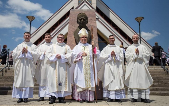 Najviac novokňazov vysvätia na východe, rehoľníci si pohoršili