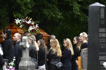 S učiteľom Jaroslavom Budzom sa vo Vrútkach rozlúčili stovky ľudí