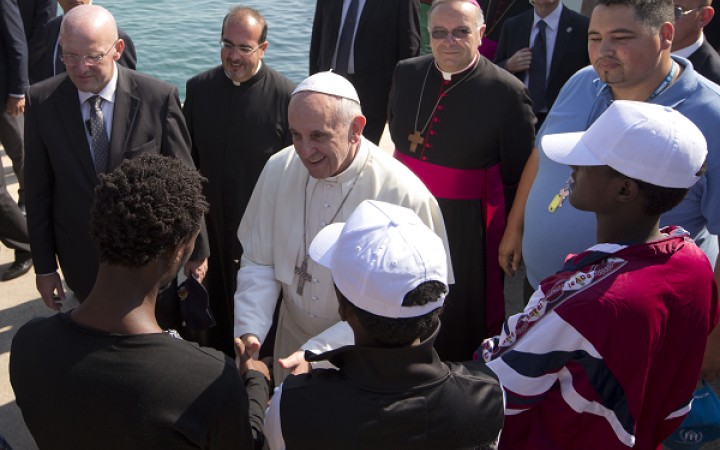 Pápež vyrazí za migrantmi na grécky ostrov Lesbos