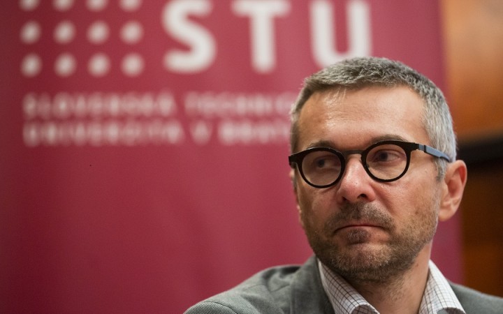 Na FIIT STU končí väčšina pôvodných akademických zamestnancov