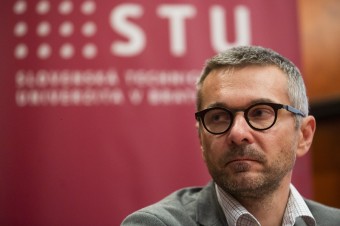 Na FIIT STU končí väčšina pôvodných akademických zamestnancov