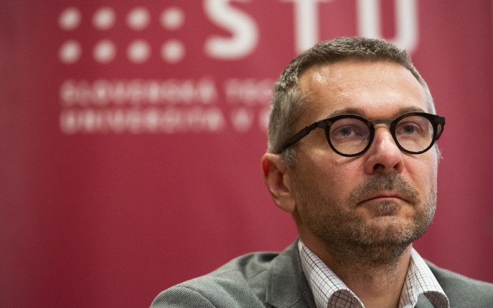 Akademický senát STU nevyslovil nedôveru dekanovi FIIT STU Ivanovi Kotuliakovi