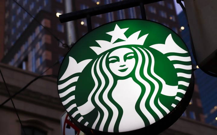 Facebook čelí bojkotu reklamy, najnovšie sa k nemu pridal Starbucks