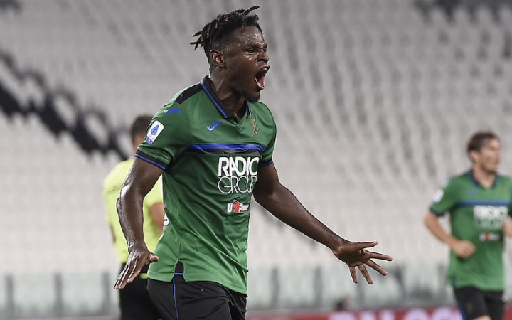 Juventus ukončil víťaznú šnúru Atalanty, Lazio vzdáva boj o titul 