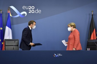 Dlhová únia, spokojný Orbán a infantilné Slovensko