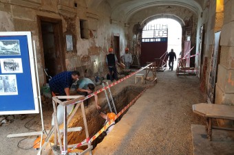 V coburgovskom kaštieli v Jelšave výskum potvrdil existenciu starších budov