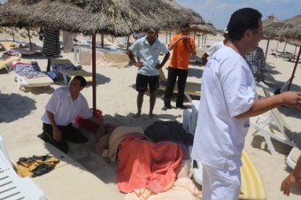 V Tunisku a Kuvajte zabíjali teroristi - desiatky mŕtvych a zranených
