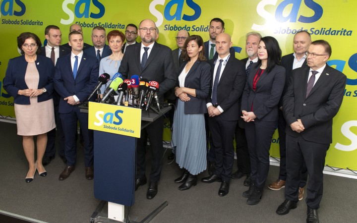 Poslanec SaS chce v septembri otvoriť tému odluky