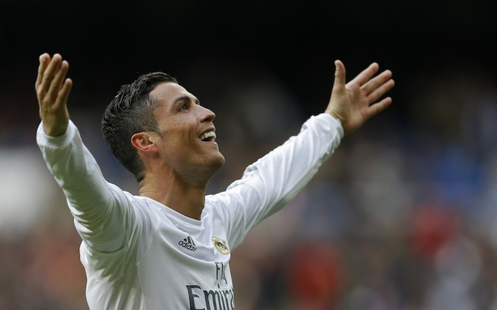 Futbalista Ronaldo sa takmer nenarodil. Jeho matka chcela ísť na potrat