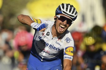 Julien Alaphilippe zvíťazil v nedeľňajšej 2. etape a obliekol si žltý dres